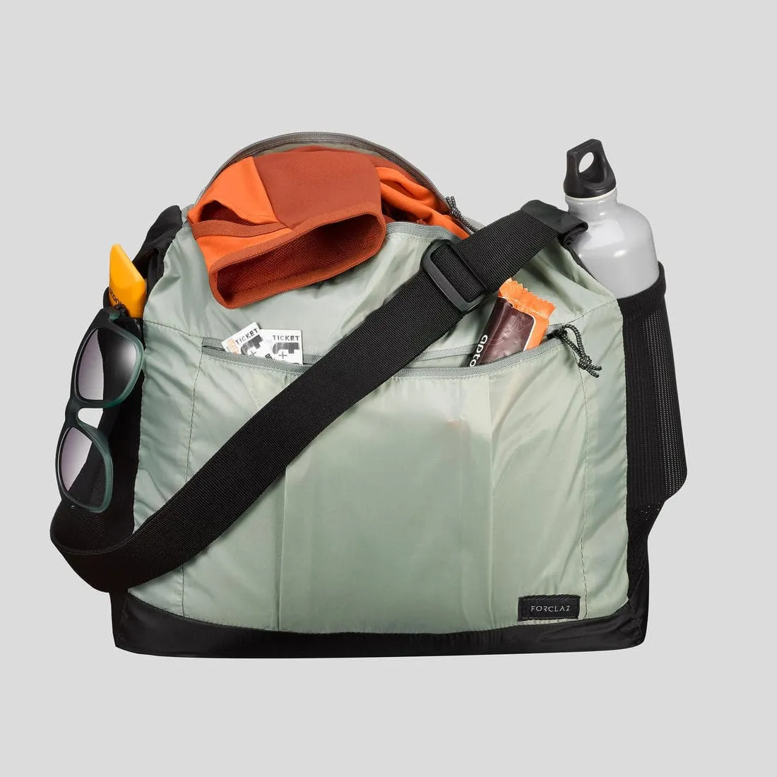 Besace compacte de trek voyage TRAVEL 15L noire