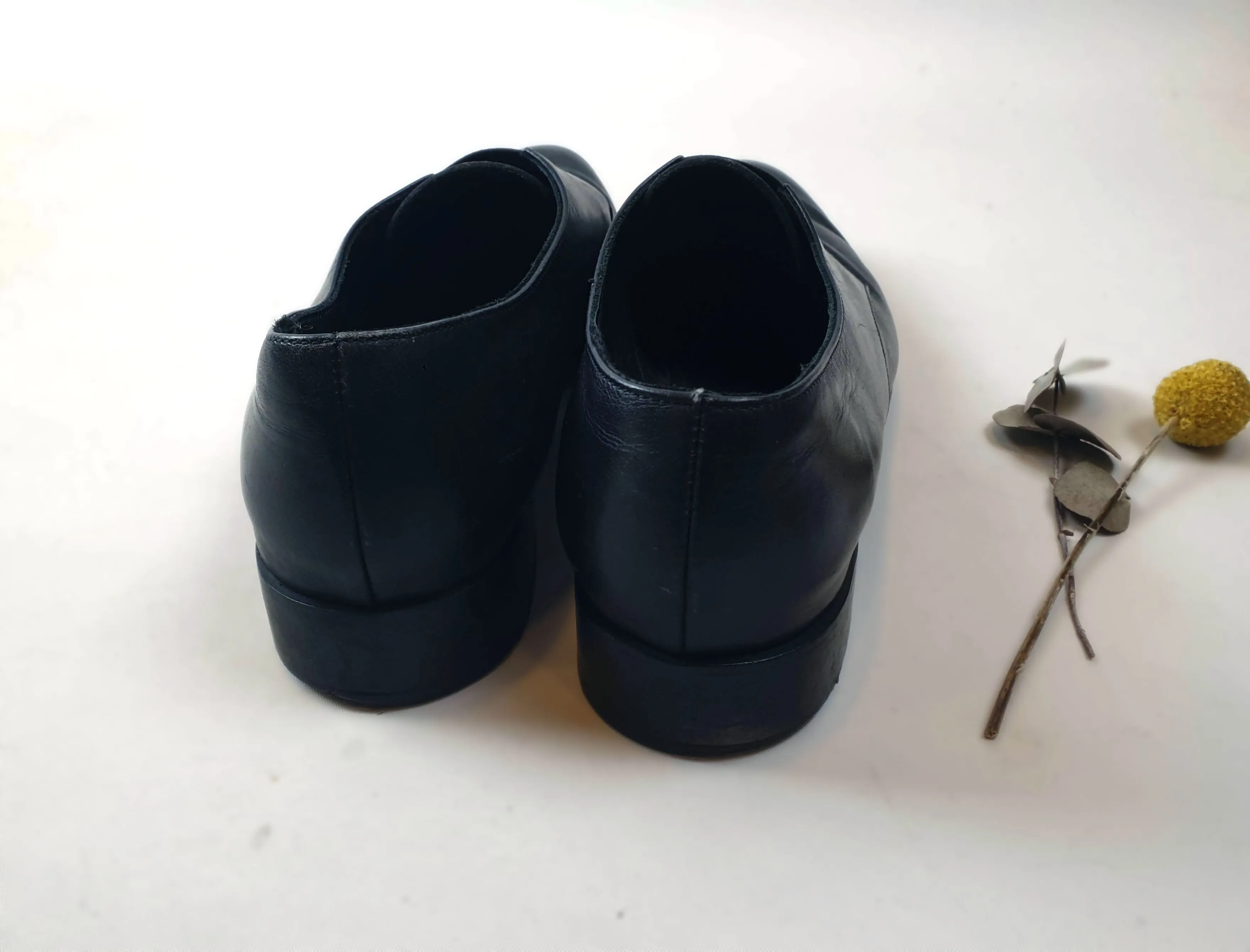 Country Road black leather flat shoes size 40