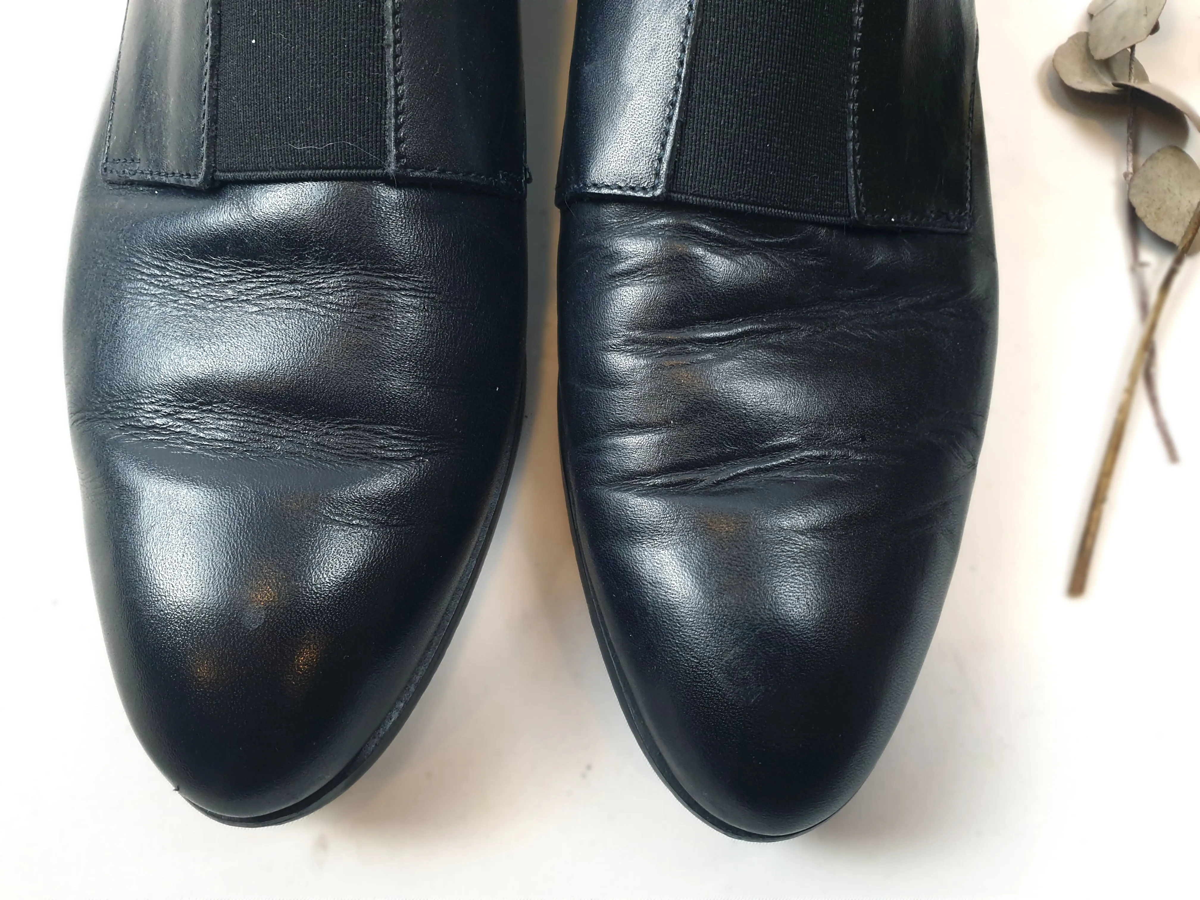 Country Road black leather flat shoes size 40