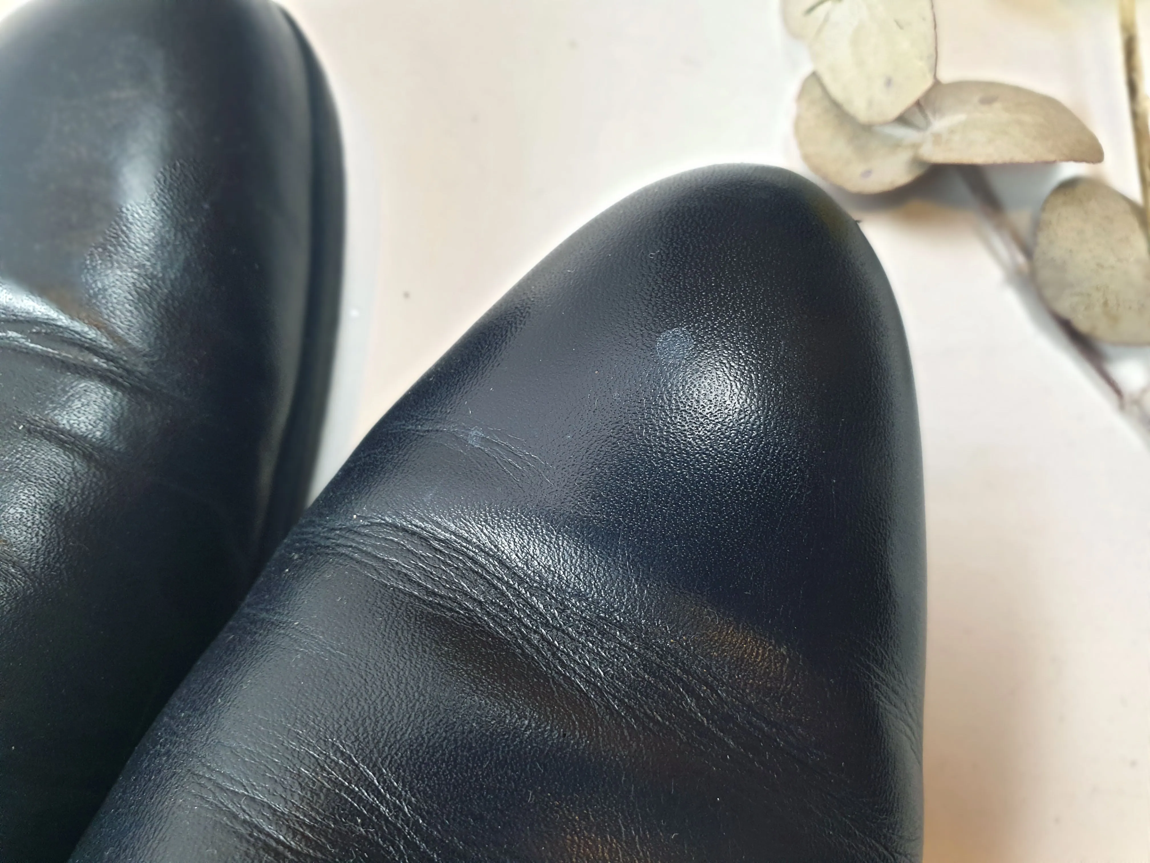 Country Road black leather flat shoes size 40