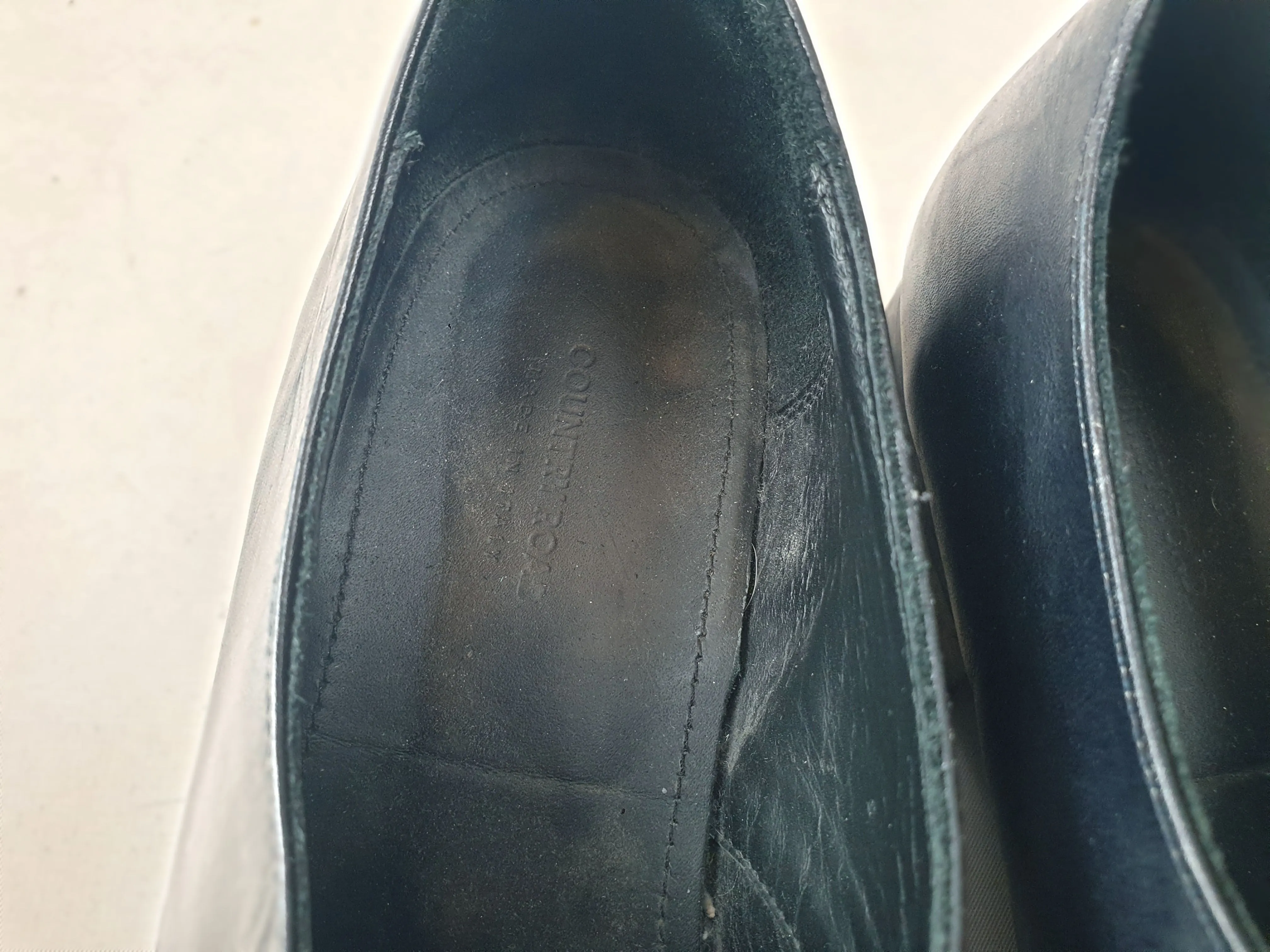 Country Road black leather flat shoes size 40