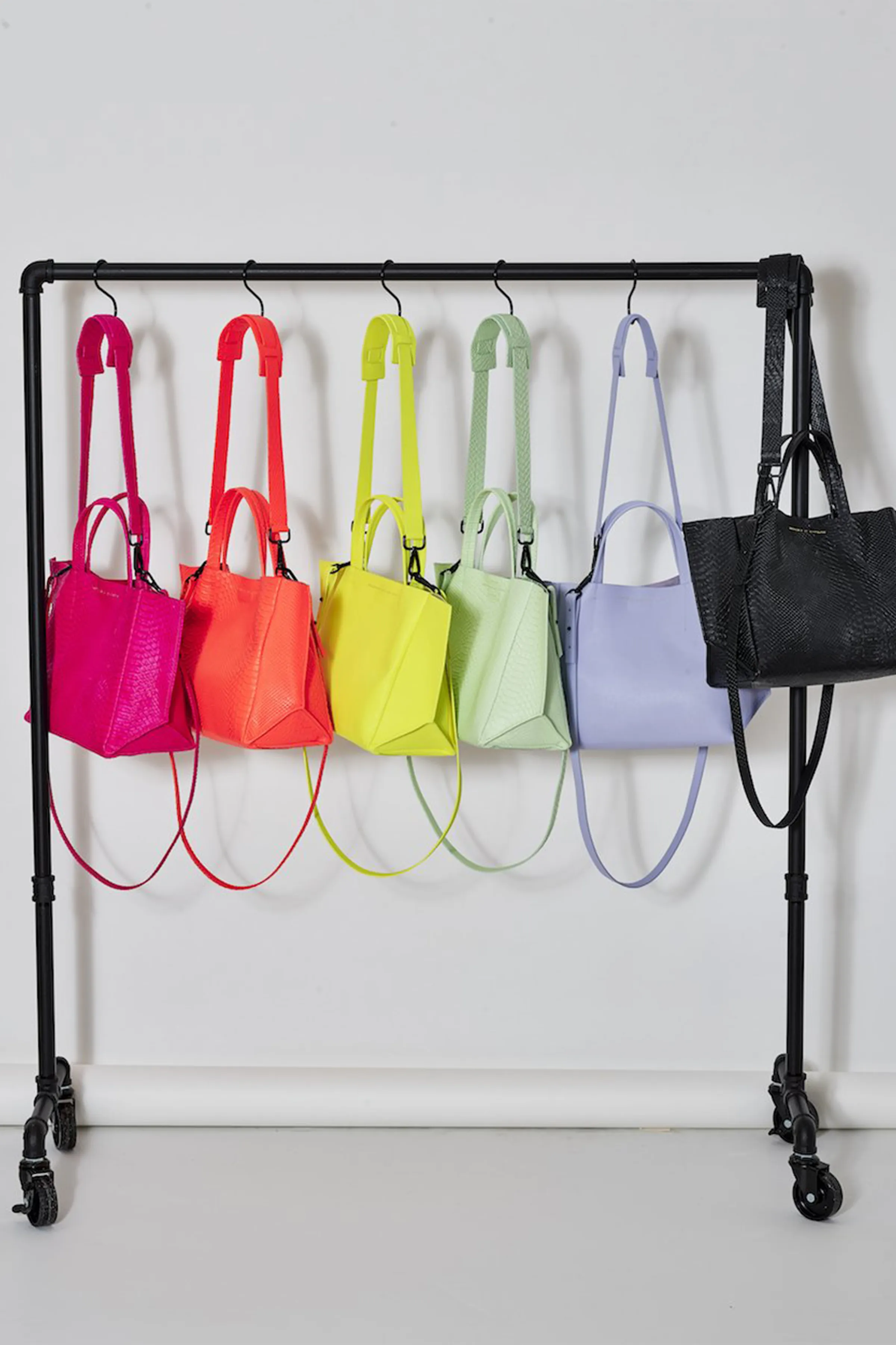 LEATHER SHOULDER STRAP
