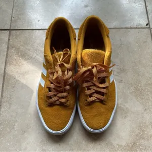 Men’s Adidas Skateboarding Matchbreak Super shoes in yellow