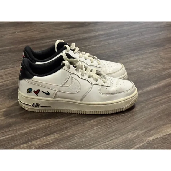 Nike Air Force Unisex Youth 1 '07 LV8 3 Peace Love Swoosh DM8154-100 Siz…