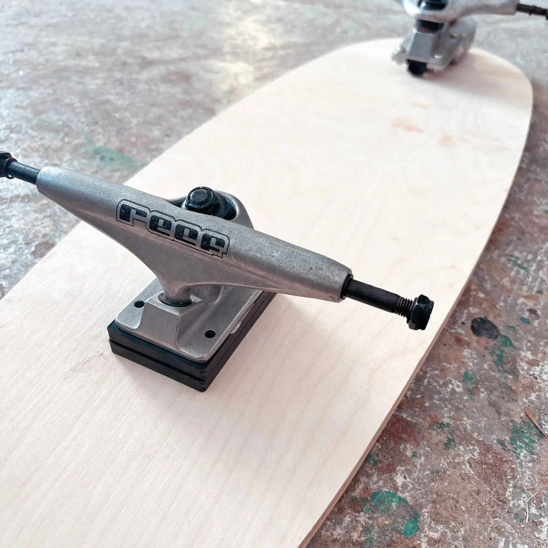 Reef Twin Surf Skate
