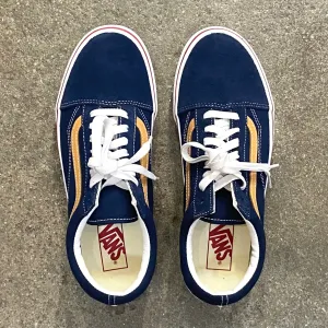VANS    OLD SKOOL